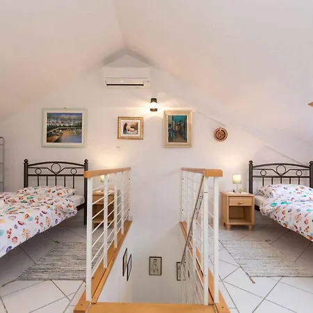 In - Insel Krk 40436 באסקה